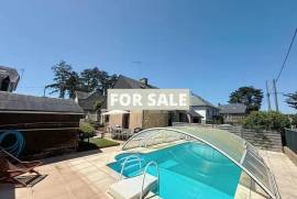 Detached Country House with Swimming Pool