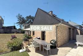 Detached Country House with Swimming Pool
