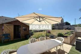 Detached Country House with Swimming Pool