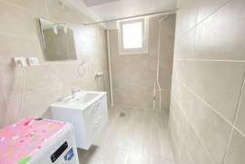 Renovated Large Detached Family Villa