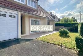 Detached House with Garden