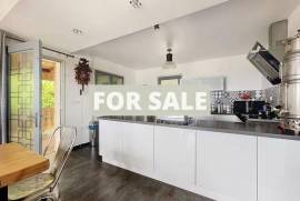 Detached House with Garden and Open View