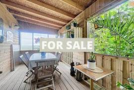 Detached House with Garden and Open View