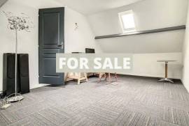 Detached House with Garden and Open View