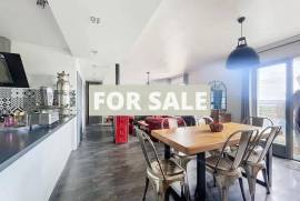 Detached House with Garden and Open View
