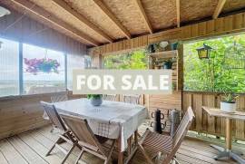 Detached House with Garden and Open View