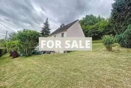 Detached House with Garden and Open View
