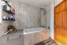 4 bedroom, Semi-detached house for sale