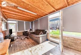 4 bedroom, Semi-detached house for sale