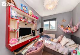 4 bedroom, Semi-detached house for sale