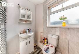 4 bedroom, Semi-detached house for sale