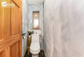 4 bedroom, Semi-detached house for sale