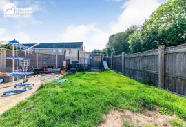 4 bedroom, Semi-detached house for sale