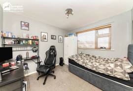 4 bedroom, Semi-detached house for sale