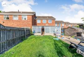 4 bedroom, Semi-detached house for sale