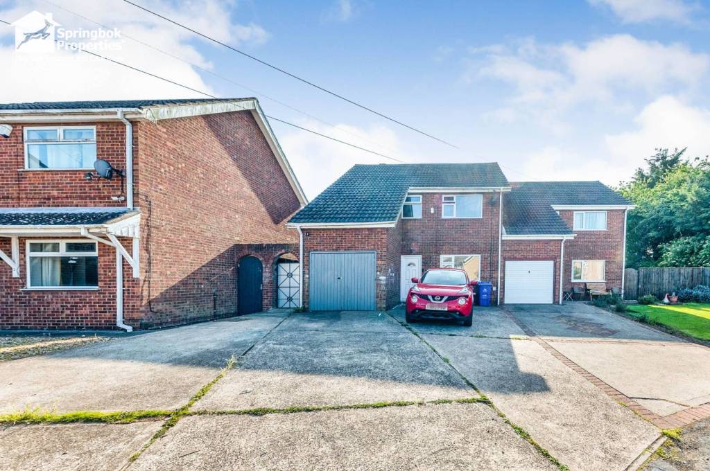 4 bedroom, Semi-detached house for sale