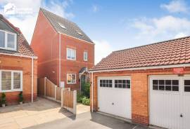 4 bedroom, Detached house for sale