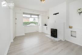 3 bedroom, Semi-detached house for sale