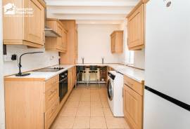 3 bedroom, Semi-detached house for sale