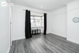 3 bedroom, Semi-detached house for sale