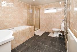 3 bedroom, Semi-detached house for sale
