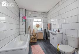 2 bedroom, Terraced House for sale