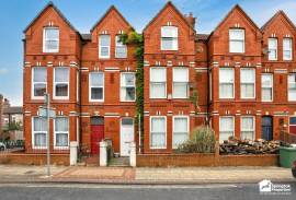 5 bedroom, Terraced House for sale