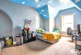 5 bedroom, Terraced House for sale