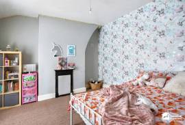 5 bedroom, Terraced House for sale