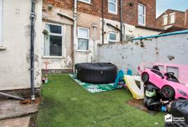 5 bedroom, Terraced House for sale