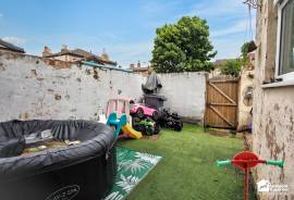 5 bedroom, Terraced House for sale