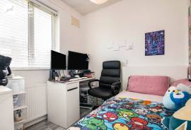 3 bedroom, Semi-detached house for sale