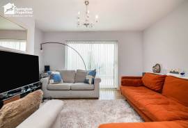 3 bedroom, Semi-detached house for sale