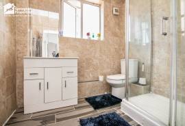 3 bedroom, Semi-detached house for sale