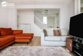 3 bedroom, Semi-detached house for sale