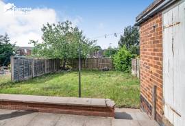 3 bedroom, Semi-detached house for sale