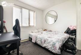 3 bedroom, Semi-detached house for sale