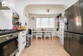 3 bedroom, Semi-detached house for sale