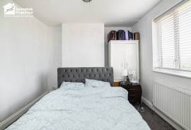3 bedroom, Semi-detached house for sale