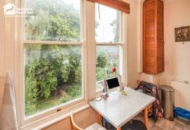 2 bedroom, Maisonette for sale