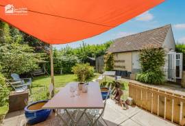 4 bedroom, Detached bungalow for sale