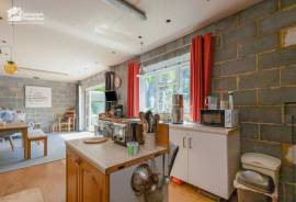 4 bedroom, Detached bungalow for sale