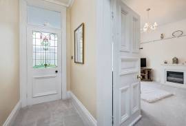 1 bedroom, Ground floor flat for sale