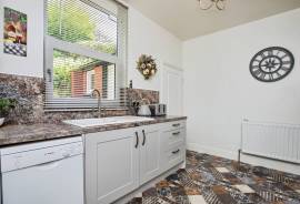 1 bedroom, Ground floor flat for sale