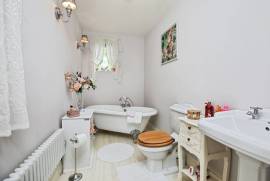 1 bedroom, Ground floor flat for sale