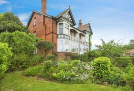 1 bedroom, Ground floor flat for sale