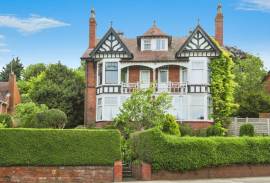1 bedroom, Ground floor flat for sale