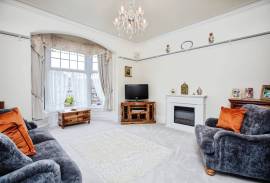 1 bedroom, Ground floor flat for sale