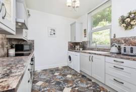 1 bedroom, Ground floor flat for sale