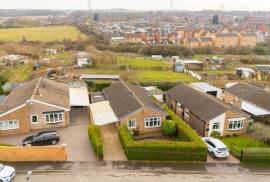 3 bedroom, Bungalow for sale